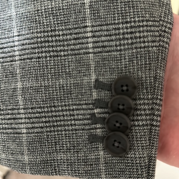 Banana Republic Men’s Grey Glen Blazer (38R) with Tailored Sleeves. Double Vent. - Picture 4 of 4